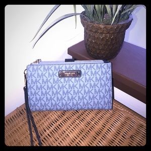 Michael Kors Tech Wristlet